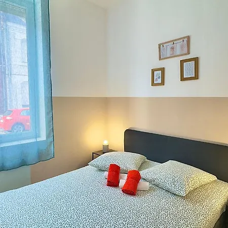 Nid Douillet A Avec Jardin Et Netflix *