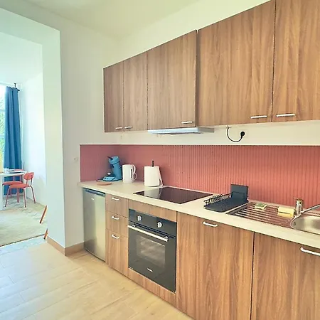 Nid Douillet A Avec Jardin Et Netflix Douai